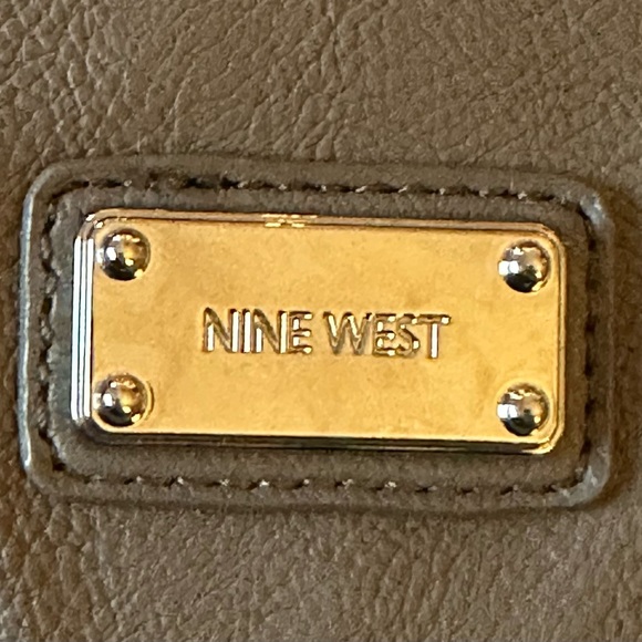 Nine West Convertible Crossbody/Clutch Wristlet - Picture 2 of 8